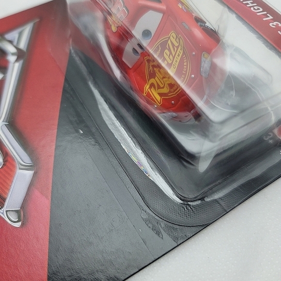 Disney Pixar Cars 3 Lighting McQueen - Picture 3 of 3